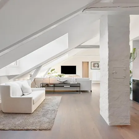 Large Penthouse With Roof Terrace *