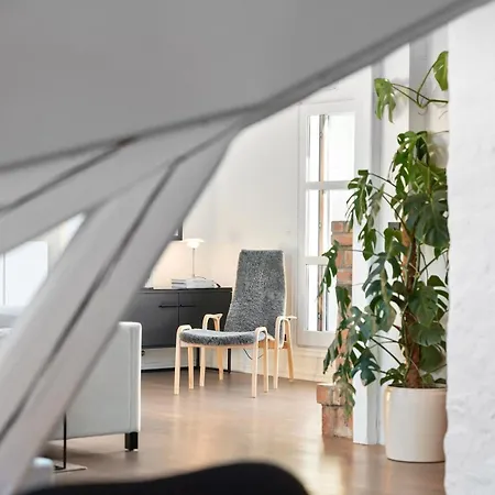 Large Penthouse With Roof Terrace *