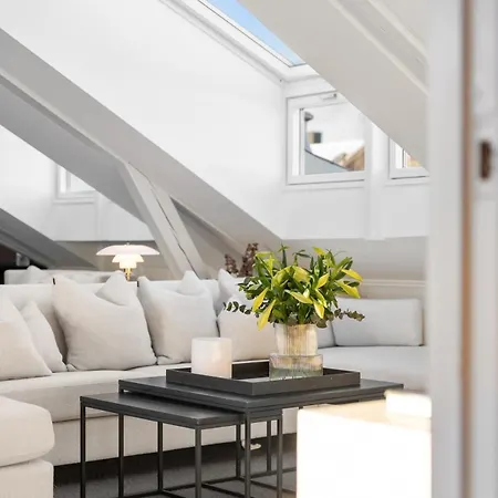 Large Penthouse With Roof Terrace Appartement *