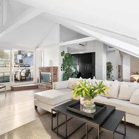Large Penthouse With Roof Terrace *