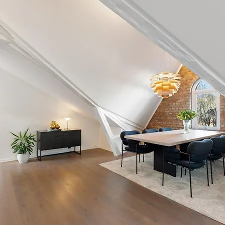 Large Penthouse With Roof Terrace דירה