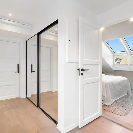 דירה Large Penthouse With Roof Terrace *